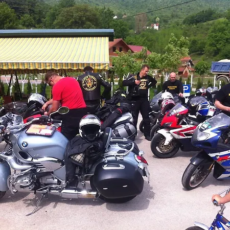 モーテル Lunch & Bar Milanovići